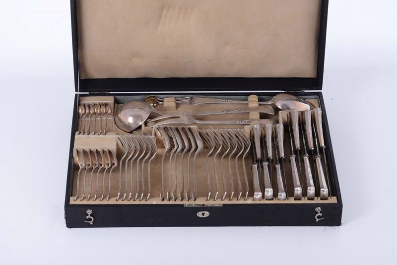 Servizio di posate in argento composto da 47 pezzi, Ungheria XX secolo  - Asta Argenti - Cambi Casa d'Aste