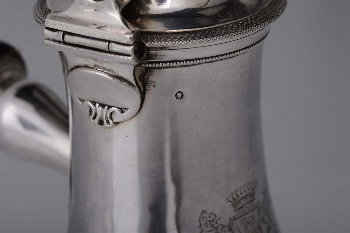 Caffettiera in Argento Sbalzato, Fuso e Cesellato, Parigi, Punzone di Titolo in Uso dal 1794, Arg...