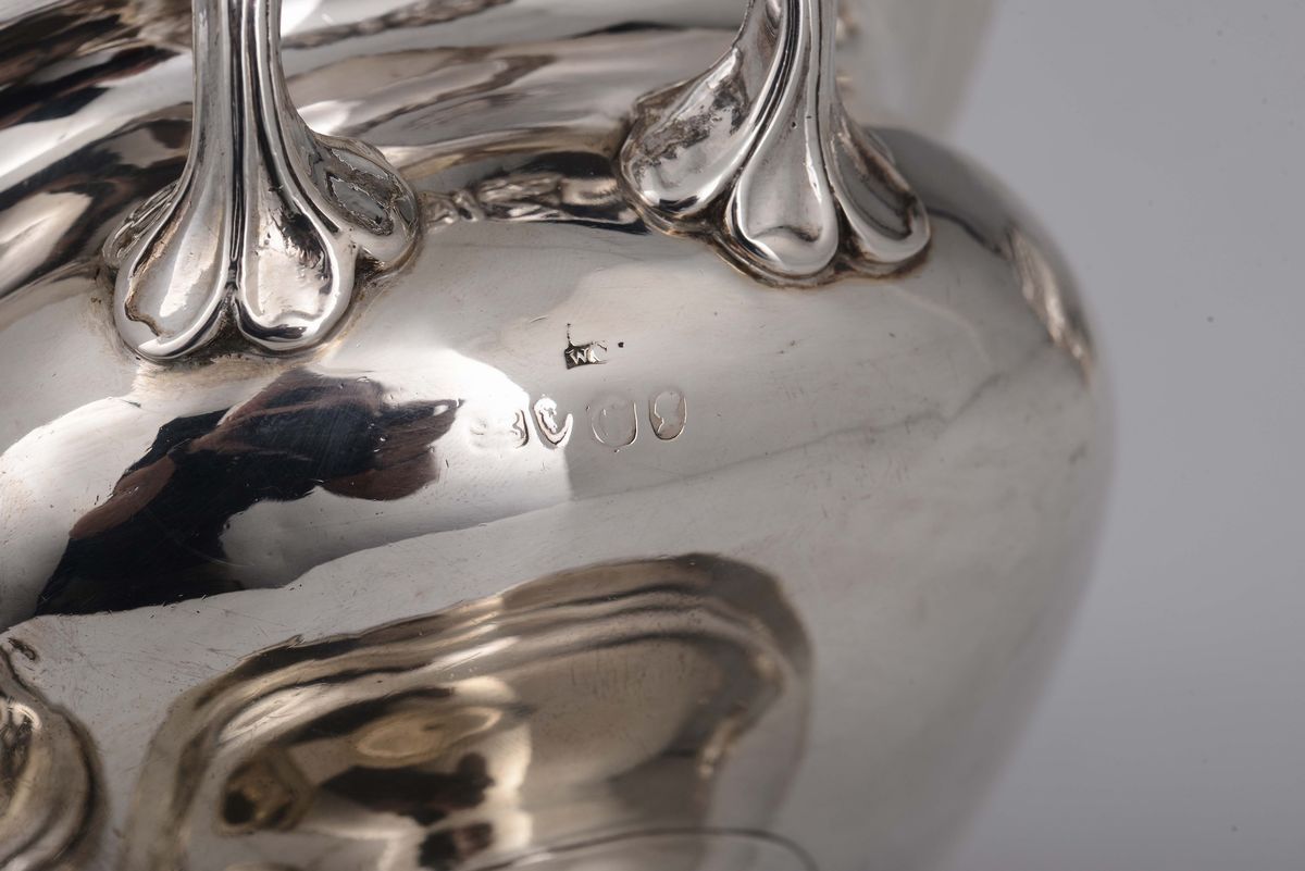 Coppia di Salsiere in Argento Sbalzato e Fuso. Londra 1838, Argentiere Wm. Cooper (prob)