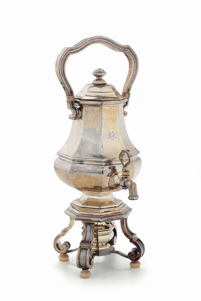 Samovar in Argento Dorato con Monogramma, Isolanti e Piedini in Avorio, Germania 1800, Argentiere...