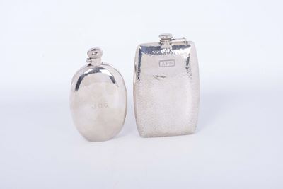 Due Fiaschette da Liquore in Argento, Usa