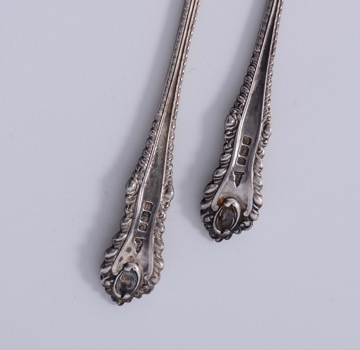 Insieme di Vassoio Porta Anelli e Due Cucchiaini in Argento, XX Secolo