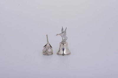 Due Campanelli in Argento Decorati con Volatile e Rosa, XX Secolo