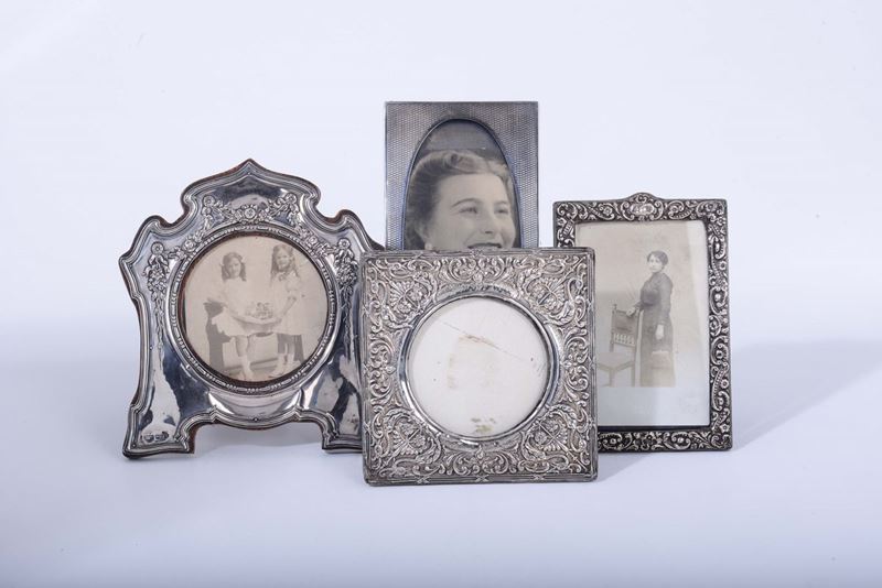 Quattro piccole cornici in argento, XX secolo  - Auction Fine Art - Cambi Casa d'Aste
