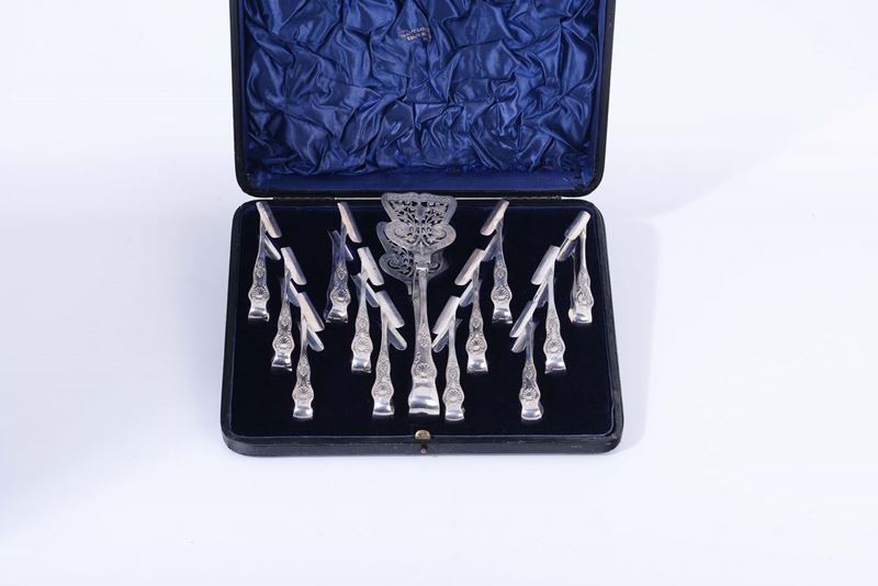 Set per asparagi in argento sterling da dodici, Londra XX secolo, argentiere SH-LTD  - Auction Fine Art - Cambi Casa d'Aste
