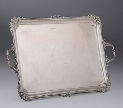 Guantiera in Argento Sbalzato, Fuso e Cesellato, Birmingham 1911, Bolle Dell’argentiere Parzialme...