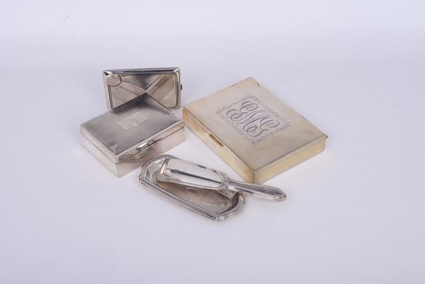 Lotto composto da tre scatole, portasigarette in argento e calzascarpe Tiffany in argento sterling