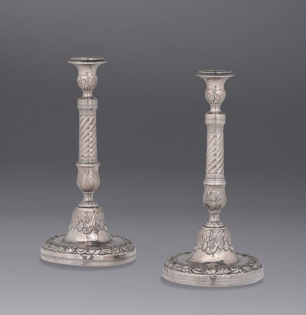 Coppia di candelieri in argento sbalzato e cesellato, Napoli prima metà del XIX secolo