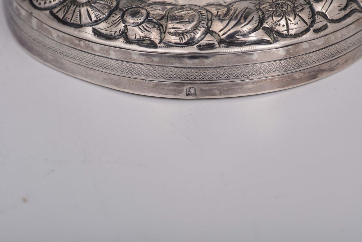 Coppia di Candelieri in Argento Sbalzato e Cesellato, Napoli Prima Metà del XIX Secolo