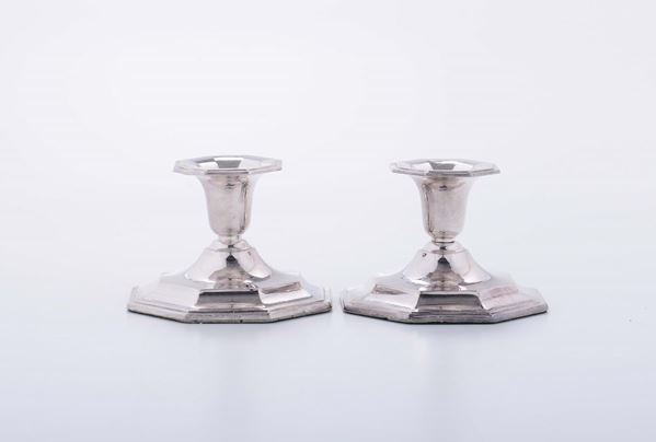 Coppia di candelieri in argento, inizio XX secolo