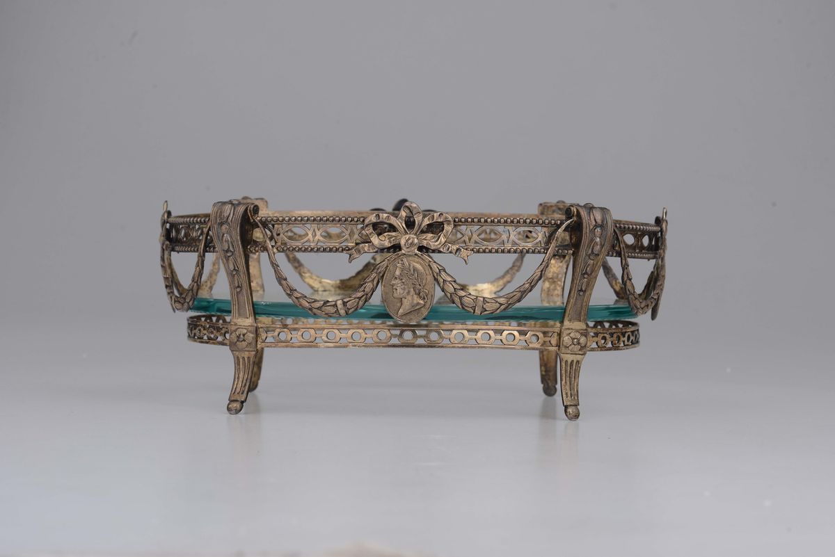 Centrotavola in Argento Sterling Fuso, Sbalzato, Cesellato, Traforato e Dorato, Londra 1874