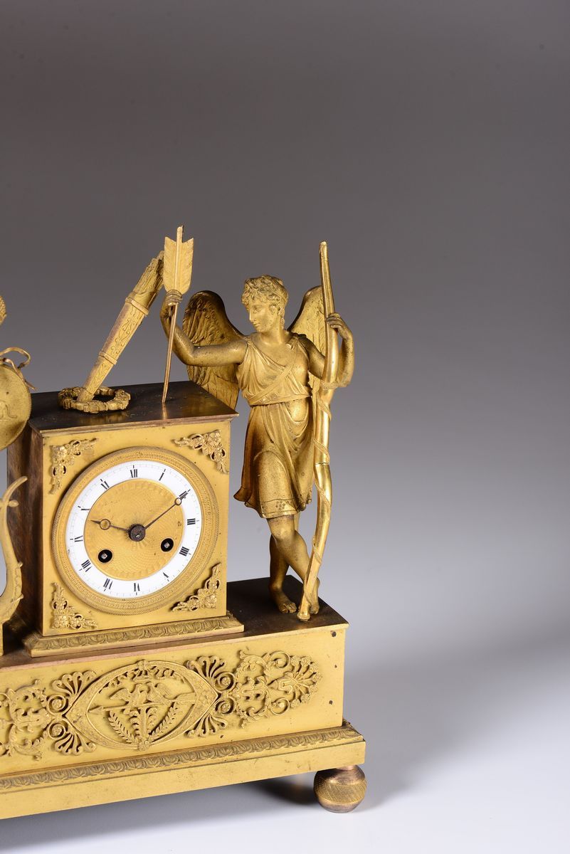 Pendola in Bronzo Dorato con Figura di Amore, Francia Fine XIX Secolo