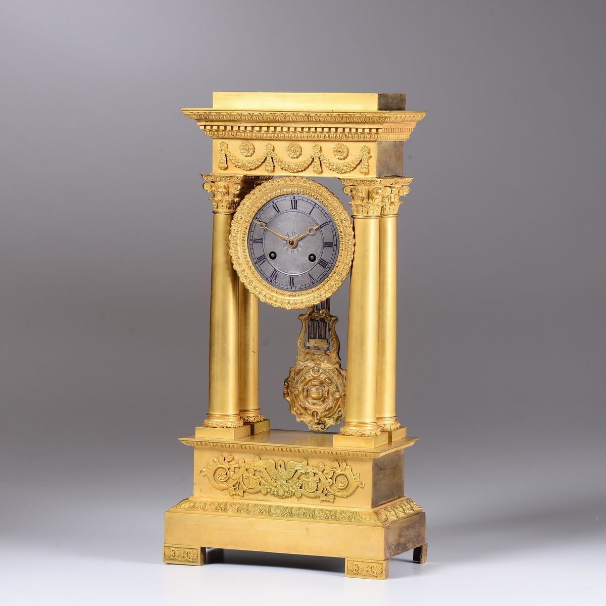 Pendola a Portico in Bronzo Dorato, Francia Fine XIX Secolo