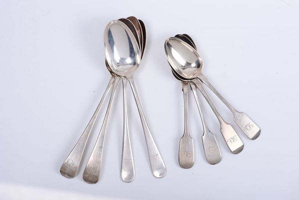 Quattro cucchiai grandi e quattro cucchiai piccoli in argento, XX secolo