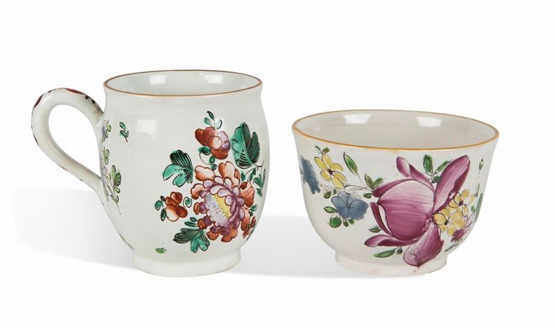 Two maiolica cups, workshop from the second half of the 18th century  - Auction Majolica and porcelain from the 16th to the 19th century - Cambi Casa d'Aste