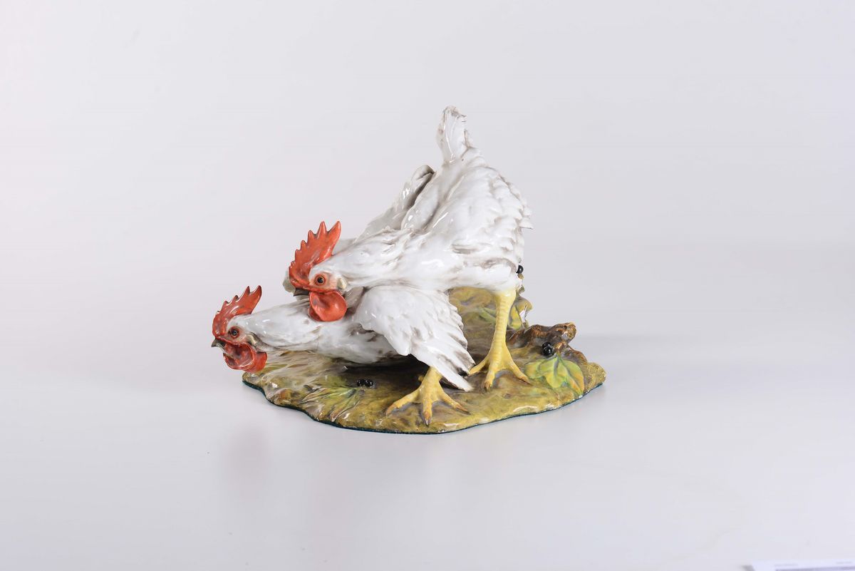 Gruppo di Due Galli in Maiolica Policroma, Napoli, Cacciapuoti, XX Secolo
