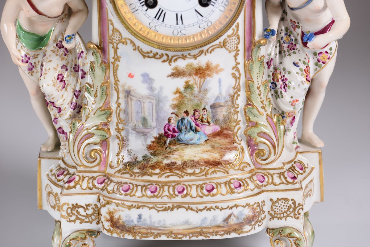 Pendola da Tavolo Napoleone III in Porcellana Capodimonte Dipinta, Leroy, Francia XIX Secolo