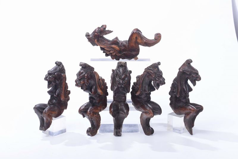 Sei grifoni in legno intagliato  - Auction Asta a Tempo Antiquariato - II - Cambi Casa d'Aste