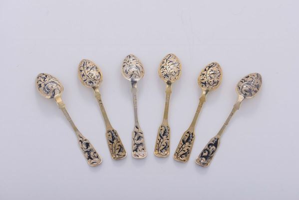 Lotto di sei piccoli cucchiai in argento dorato e nielli, Mosca 1850-1851