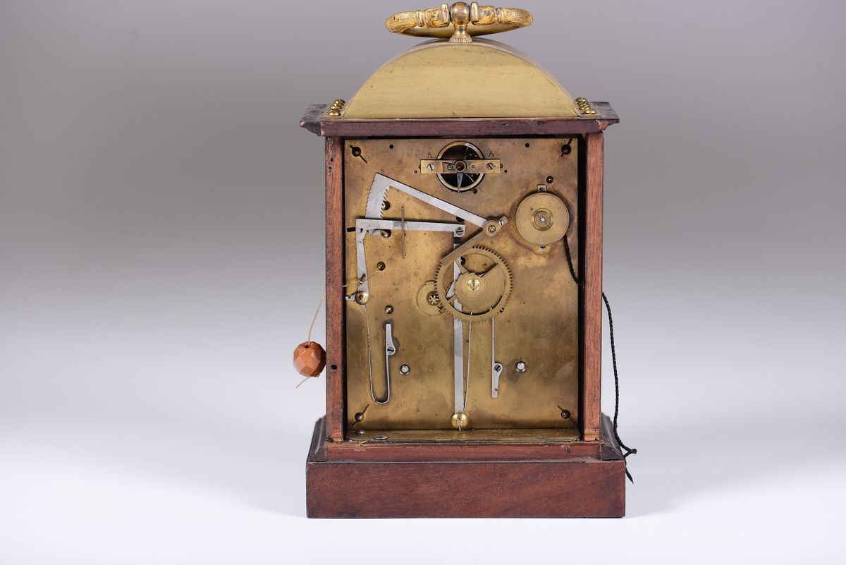 Pendola da Tavola in Legno Lastronato, Robert, Svizzera, XIX Secolo