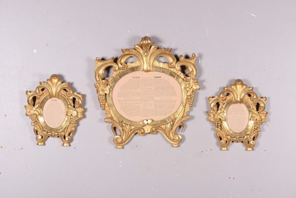 Lotto di cartaglorie in legno intagliato e dorato, XIX secolo