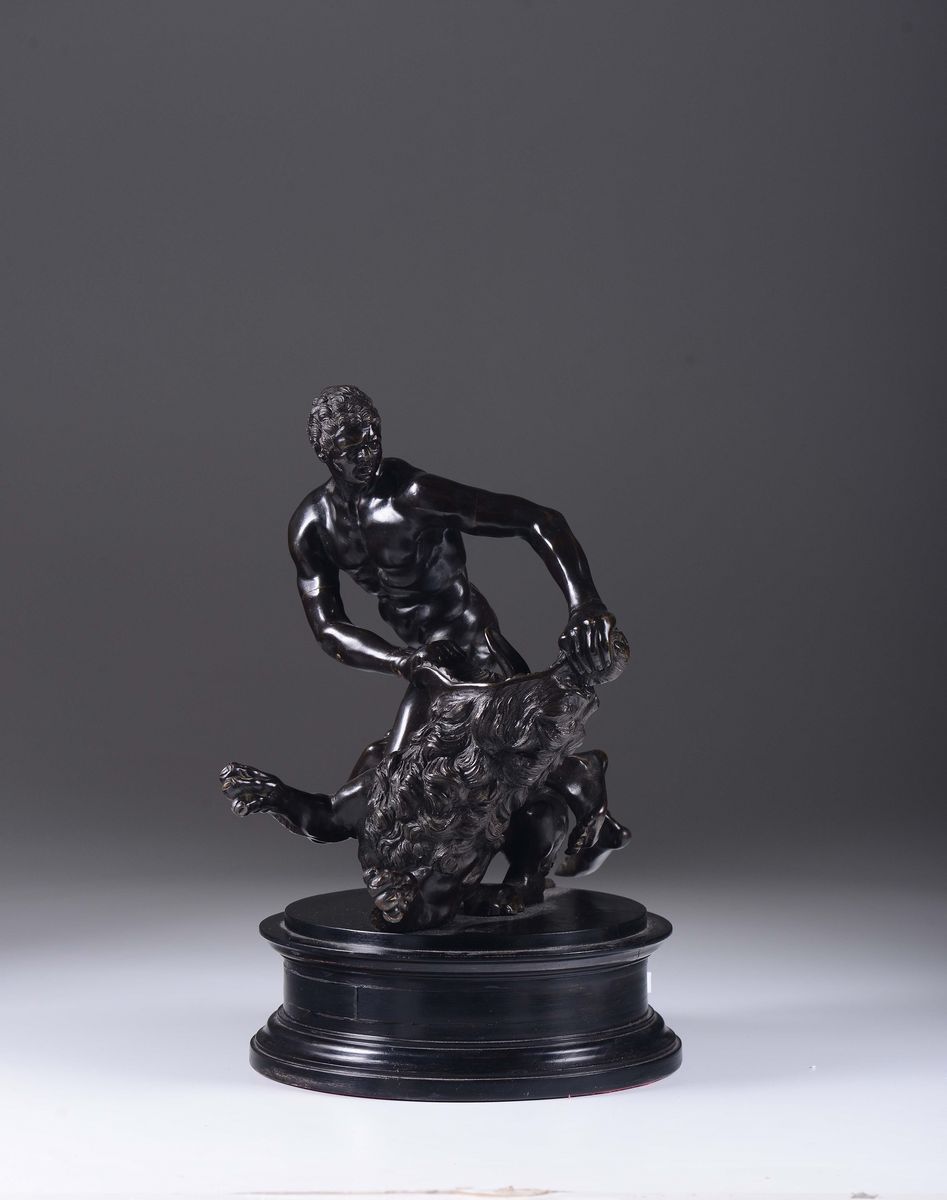 Scultura in Bronzo Fuso e Cesellato Raffigurante Ercole e il Leone Nemeo, Fonditore Veneto del XV...