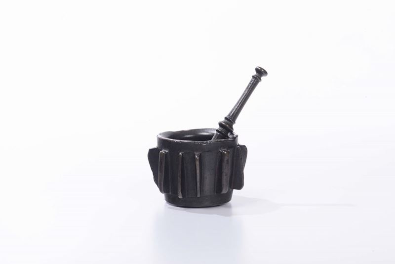 Mortaio in bronzo con pestello a rocchetto, XVI-XVII secolo  - Auction Fine Art - Cambi Casa d'Aste