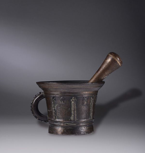 A bronze mortar and pounder, 15th-16th century smelter