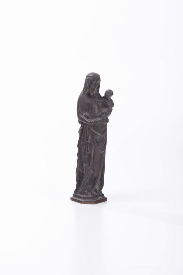 Scultura in bronzo raffigurante Madonna con Bambino, XVIII secolo
