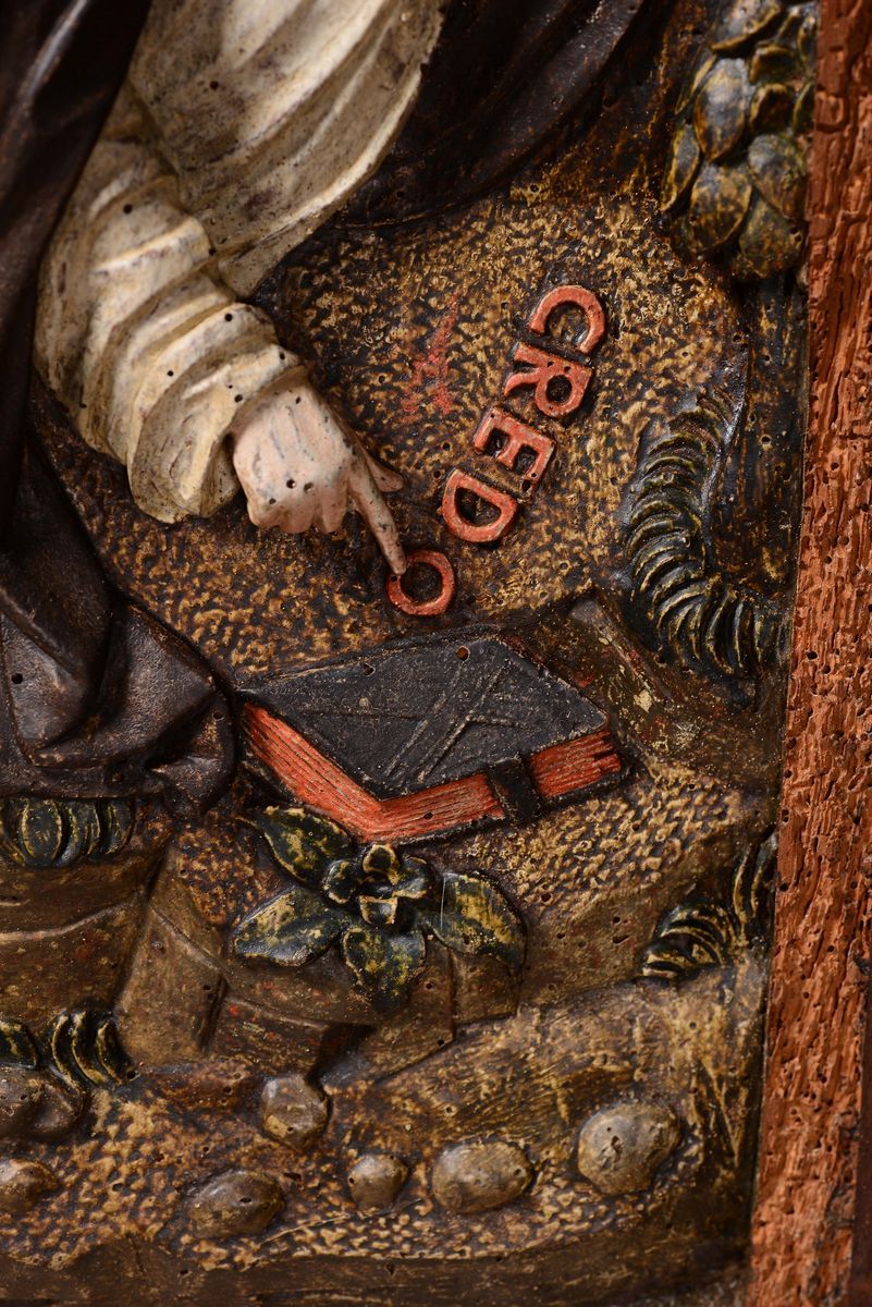 Pannello Policromo in Legno Scolpito Raffigurante il Martirio di San Pietro, Giovanni-pietro e Gi...