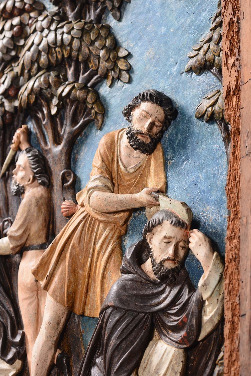Pannello Policromo in Legno Scolpito Raffigurante il Martirio di San Pietro, Giovanni-pietro e Gi...