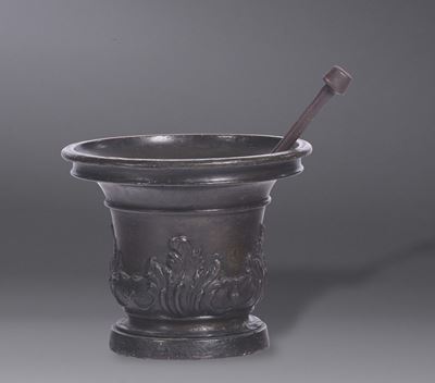 Grande Mortaio in Bronzo Fuso e Cesellato. Arte Barocca del XVII-XVIII Secolo