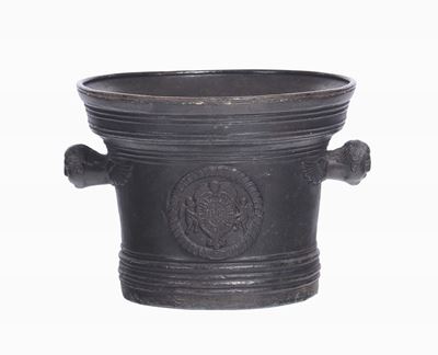 Mortaio in Bronzo Fuso e Cesellato, Fonditore del XVII Secolo.