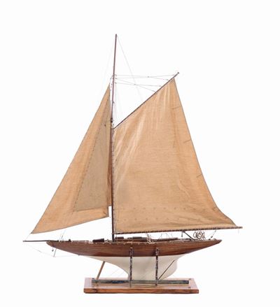 Modello di Cutter da Regata in Riparazione in Legno, Metallo, Filo e Tela, Francia XX Secolo