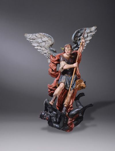 Scultura in Legno Policromo Rappresentante San Michele Arcangelo, Scultore Bavarese o Austriaco d...