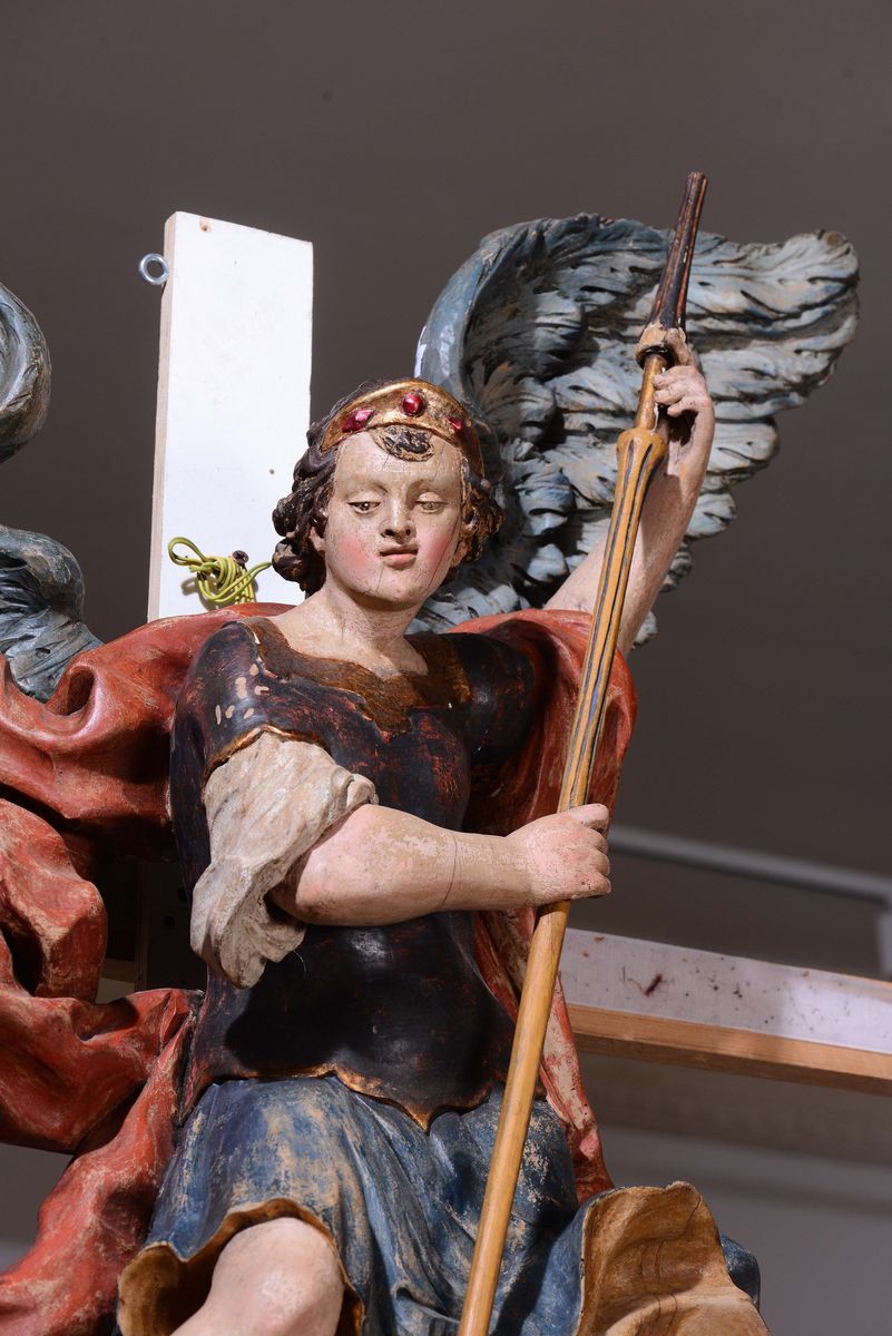 Scultura in Legno Policromo Rappresentante San Michele Arcangelo, Scultore Bavarese o Austriaco d...