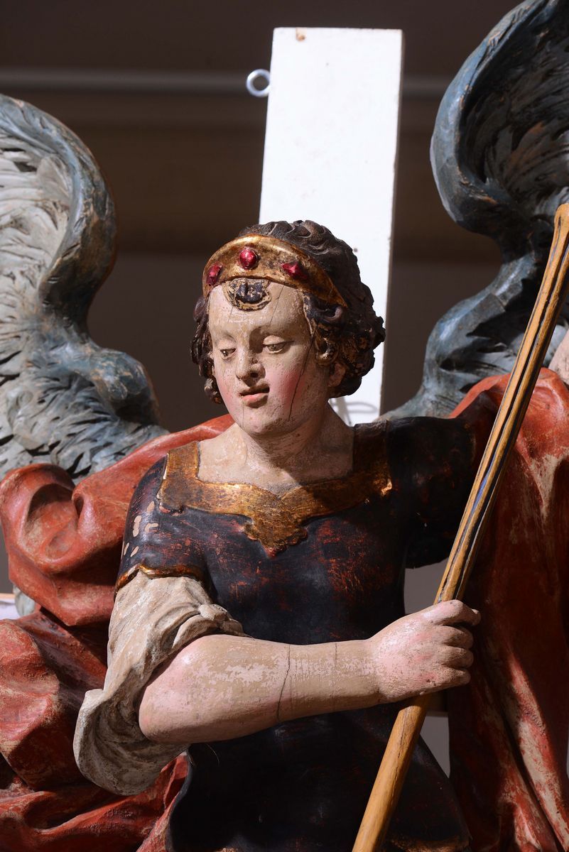 Scultura in Legno Policromo Rappresentante San Michele Arcangelo, Scultore Bavarese o Austriaco d...