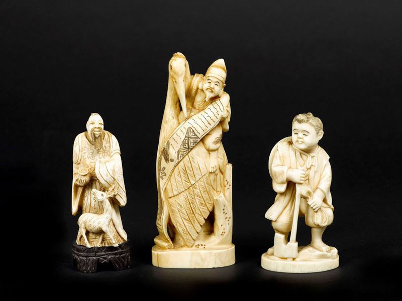 Three carved ivory figures, Japan, late 19th century  - Auction Chinese Works of Art - Cambi Casa d'Aste