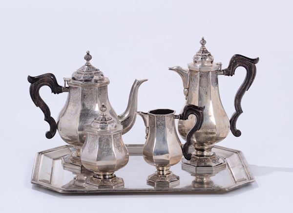 Servito da tè in argento composto da quattro pezzi più vassoio
