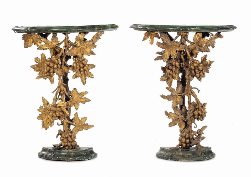 Coppia di piccole consoline in legno intagliato, laccato e dorato (elementi del XVIII secolo)  - Asta Importanti Arredi e Oggetti d'Arte - Cambi Casa d'Aste