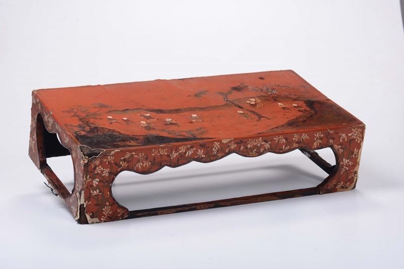 A lacquered wood seat with playing children  - Auction Chinese Works of Art - Cambi Casa d'Aste