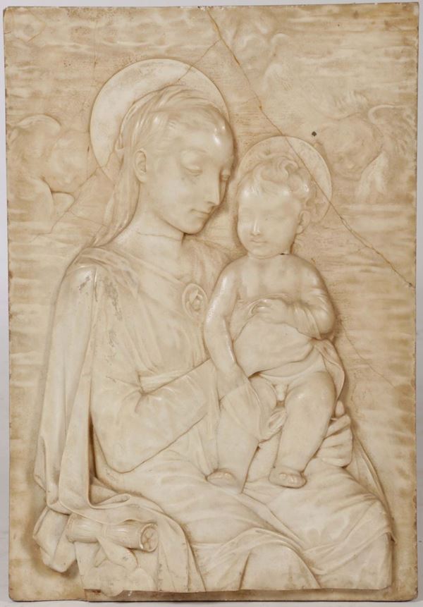 Bassorilievo in marmo bianco raffigurante Madonna con Bambino, Alceo Dossena (1878-1937)