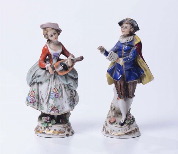 Coppia di sculture in porcellana di figure musicanti, Capodimonte XX secolo