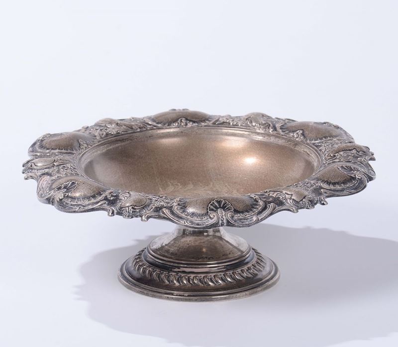 Alzata in argento con bordo sagomato, XX secolo  - Auction Fine Art - Cambi Casa d'Aste