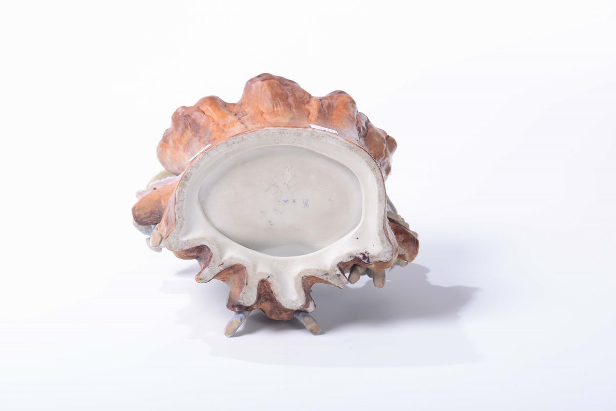 Vaso in Porcellana con Tre Figure di Musicanti, XX Swecolo
