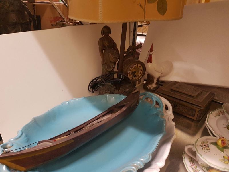 Lotto misto composto da orologio lampada, barchetta, scatoline e altre ceramiche  - Auction Asta a Tempo Antiquariato - II - Cambi Casa d'Aste