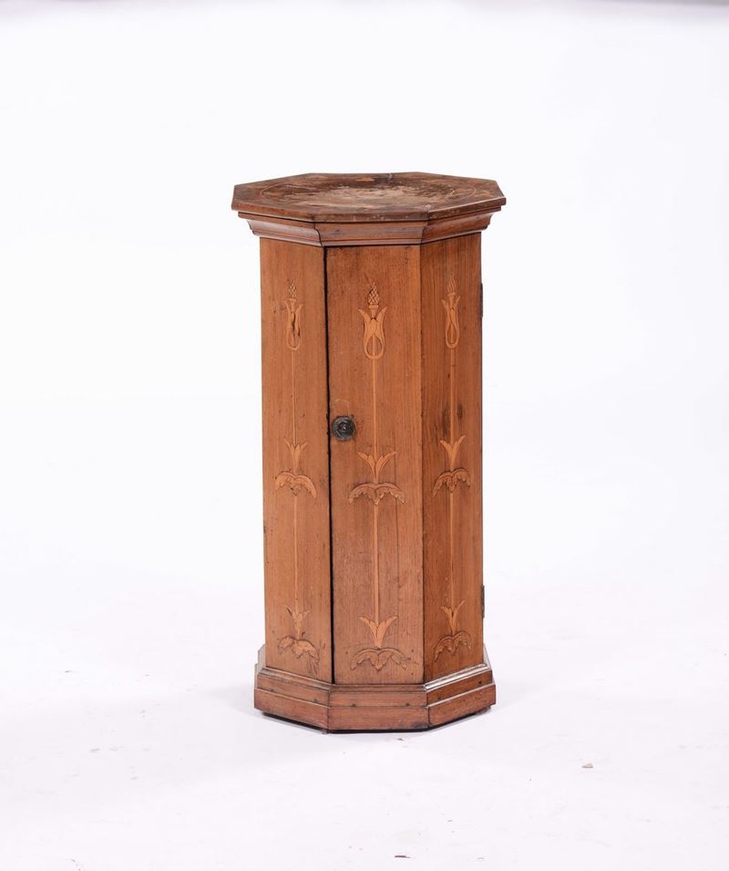 Comodino a colonna ottagonale, inizi XIX secolo  - Asta Antiquariato - Cambi Casa d'Aste