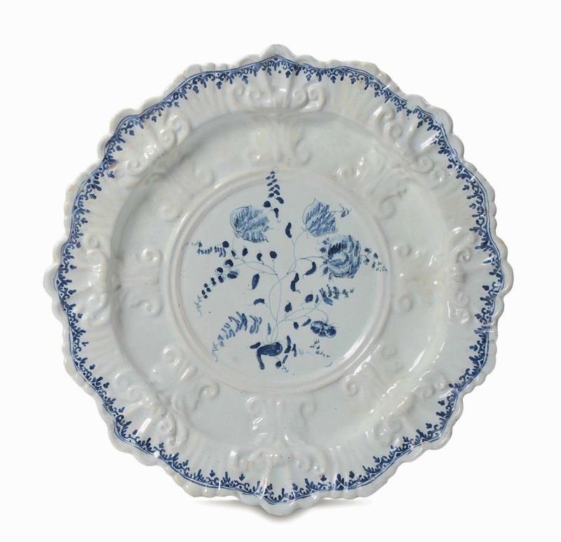 A maiolica dish, Savona, Siccardi factory, 17th century  - Auction Majolica and porcelain from the 16th to the 19th century - Cambi Casa d'Aste