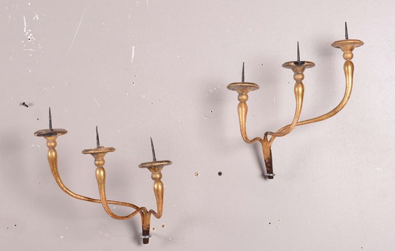 Coppia di bracci in ferro e legno dorato, XVIII secolo  - Auction Asta a Tempo Antiquariato - II - Cambi Casa d'Aste
