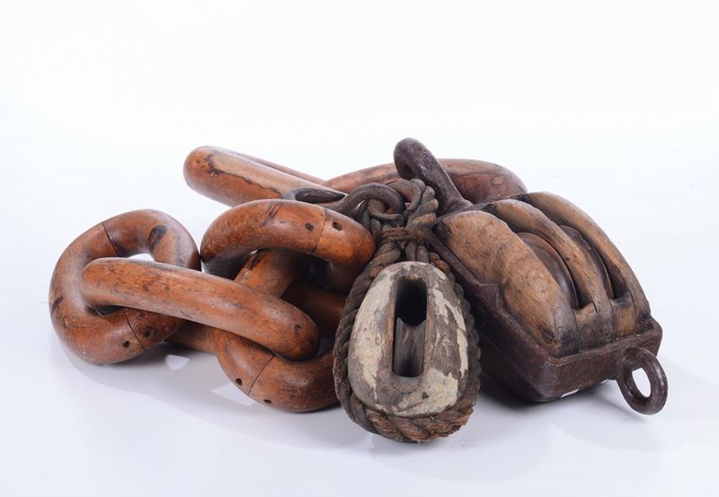 Lotto composto da modello di catena in legno e due bozzelli, inizio XX secolo  - Auction Maritime Art and Scientific Instruments - Cambi Casa d'Aste
